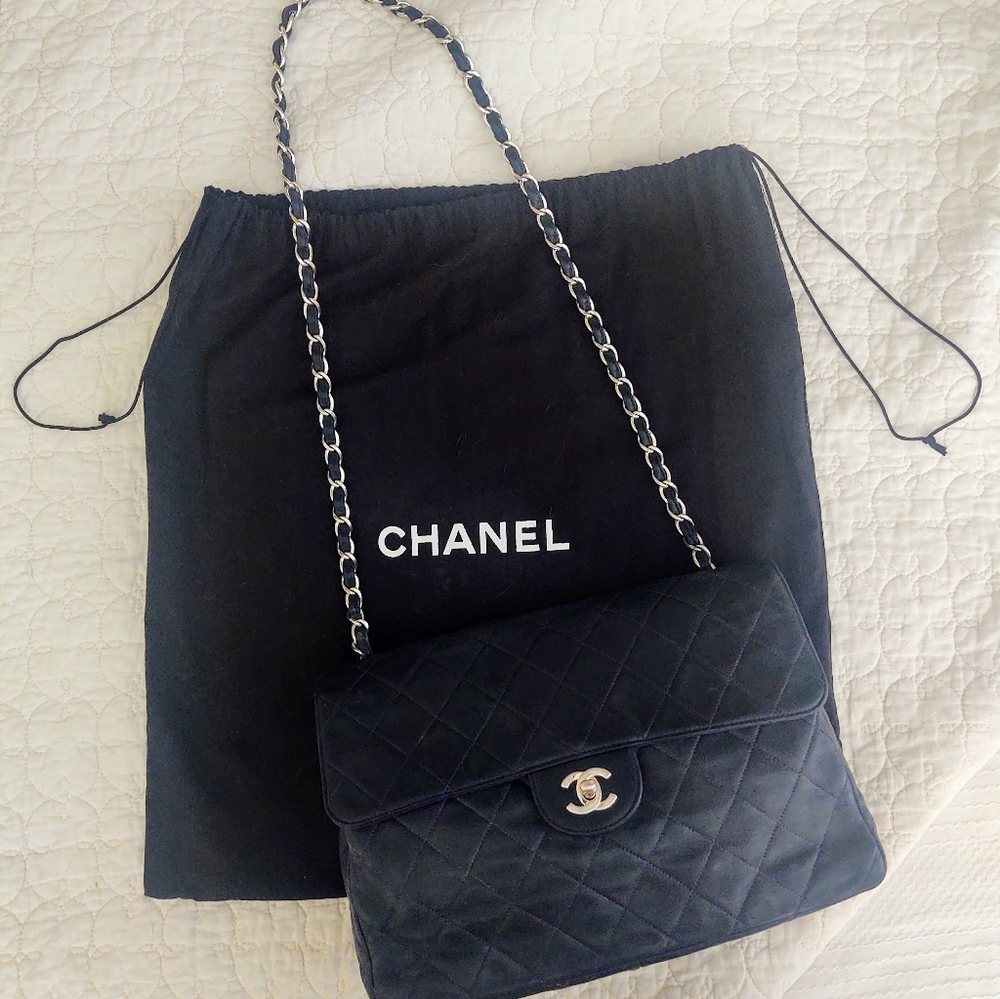 CHANEL Shoulder Bag